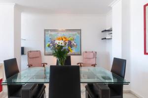 Posedenie v ubytovaní Superb Large Apartment on the Beach