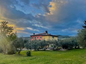 A garden outside Relais Valpolicella B&B