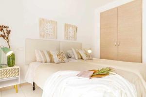 Posteľ alebo postele v izbe v ubytovaní Apartamento Pink VistaBella Sunrise
