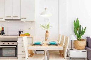 Kuchyňa alebo kuchynka v ubytovaní Apartamento Pink VistaBella Sunrise