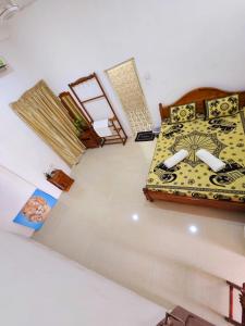 - Vistas a un dormitorio con cama en Aloe Vera Villa, en Negombo