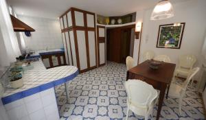 A kitchen or kitchenette at VILLA AZZURRA beachfront Mondello - Palermo