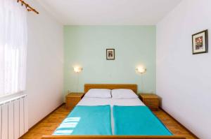 Posteľ alebo postele v izbe v ubytovaní One-Bedroom Apartment Crikvenica 6