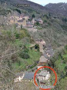 a red circle in a village on a hill at Le Castellou in Conques