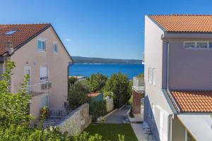 a view of the water from between two buildings at One-Bedroom Apartment in Crikvenica XVI in Dramalj