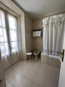 a bathroom with a toilet and a shower at Hotel Ramona in Laredo