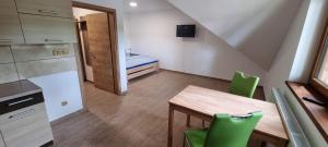 Kuchyňa alebo kuchynka v ubytovaní Apartmány Adieu 2
