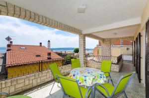 Balkón alebo terasa v ubytovaní Apartments in Crikvenica 39414