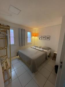 a bedroom with a bed and a lamp in it at Social Hostel Café e Bar in Curitiba