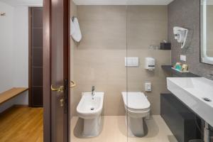 Ein Badezimmer in der Unterkunft Hotel Cittar