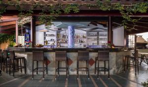 Lounge nebo bar v ubytování Nireas Hotel