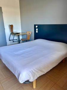 Postel nebo postele na pokoji v ubytování Hôtel Acajou