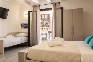 a bedroom with two beds and a window at ANNICRU' AFFITTACAMERE in Castellammare del Golfo