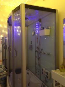 a bathroom with a shower with a glass door at Two Top Central Unique Artisan Beach Studios - also separate spa cabin in Brighton & Hove +37 photos