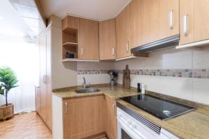 Kuchyňa alebo kuchynka v ubytovaní Brisa Marina - Apartamento a 3 minutos andando de la playa + 25 fotografií