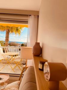 Posedenie v ubytovaní LE CALI, P2 Cabine dans une résidence avec piscine, vue mer et parking privé
