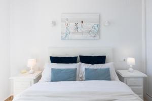 A bed or beds in a room at 2 bedrooms apartement with sea view shared pool and furnished terrace at El Poble Nou de Benitatxell 3 km away from the beach