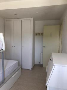 Posteľ alebo postele v izbe v ubytovaní Cosy apartamento en Sagaró, Costa Brava