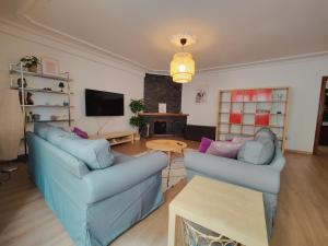 A television and/or entertainment centre at Céntrico, 100 metros de la playa, reformado,163 m2