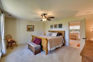 een slaapkamer met een bed en een plafondventilator bij Lakemont Retreat Game Room, Hot Tub, and Mtn Views! in Lakemont