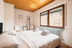 Postel nebo postele na pokoji v ubytování Haus Blaue Traube mit moselblick