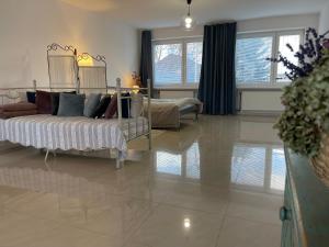 Postel nebo postele na pokoji v ubytování Apartamenty Cud Miód
