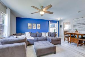 a living room with a couch and a ceiling fan at Coastal Sarasota Condo Minutes to Beach! in Sarasota