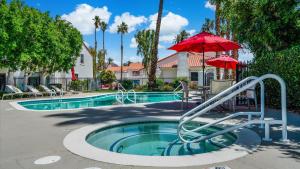 Bazén v ubytování TV202 Modern 2 Bedroom Tennis Villa at LQ Resort nebo v jeho okolí