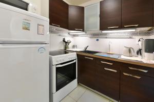 Kuchnia lub aneks kuchenny w obiekcie Studio St Jean à Roquebrune, proche Menton et Monaco