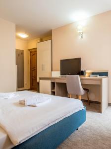 TV a/nebo společenská místnost v ubytování Garni Hotel MB