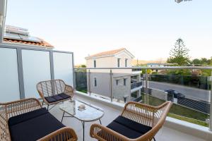 Балкон или терраса в Momento Luxury Apartments walking distance from the beach