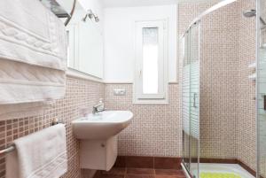 A bathroom at La flor del Atlantico