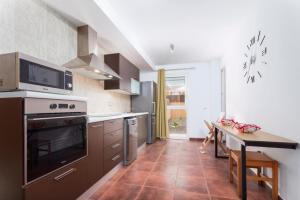 A kitchen or kitchenette at La flor del Atlantico