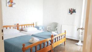 A bed or beds in a room at Seaview House