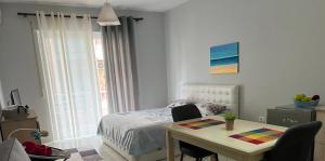 Ένα ή περισσότερα κρεβάτια σε δωμάτιο στο Emi Sol Apartment