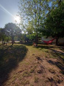 a park with trees and the sun in the background at TU LUGAR in Villa Cura Brochero