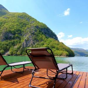 Φωτογραφία από το άλμπουμ του Floating apartments σε Rađenovići
