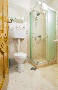 Koupelna v ubytování Garni Hotel MB