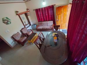 Posezení v ubytování Snowdrop inn coorg