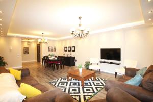 TV a/nebo společenská místnost v ubytování Sweet home in maadi