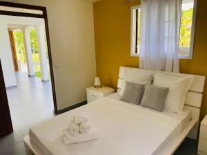 A bed or beds in a room at Logement de vacances