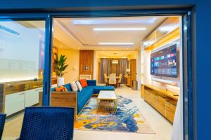Χώρος καθιστικού στο 3-Bedroom SmartHome Luxury Apartment