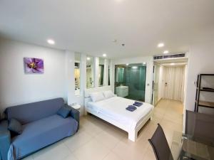Postel nebo postele na pokoji v ubytování Sands Condo Studio 015 by ThaiminatorPattaya