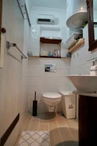 Koupelna v ubytování Rafo's Old Town Hideaway