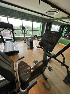 a gym with several treadmills and a treadmill at Hilton Garden Inn Rebouças in Sao Paulo