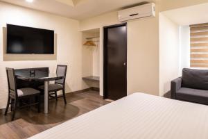 TV a/nebo společenská místnost v ubytování Hotel Astor Tijuana