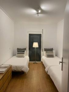 En eller flere senge i et værelse på Apartamento em frente à Praia
