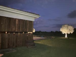 Vrt pred nastanitvijo Gîte Les Vignes