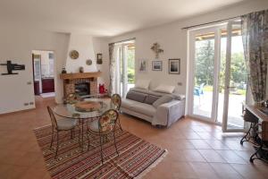 a living room with a couch and a table and chairs at Casa Vacanze AL CAPRIANO appartamento Mora in Cantello