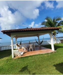 - un kiosque avec vue sur l'océan dans l'établissement Casa de Campo, frente a la playa Skybluebyguanche, à Colón